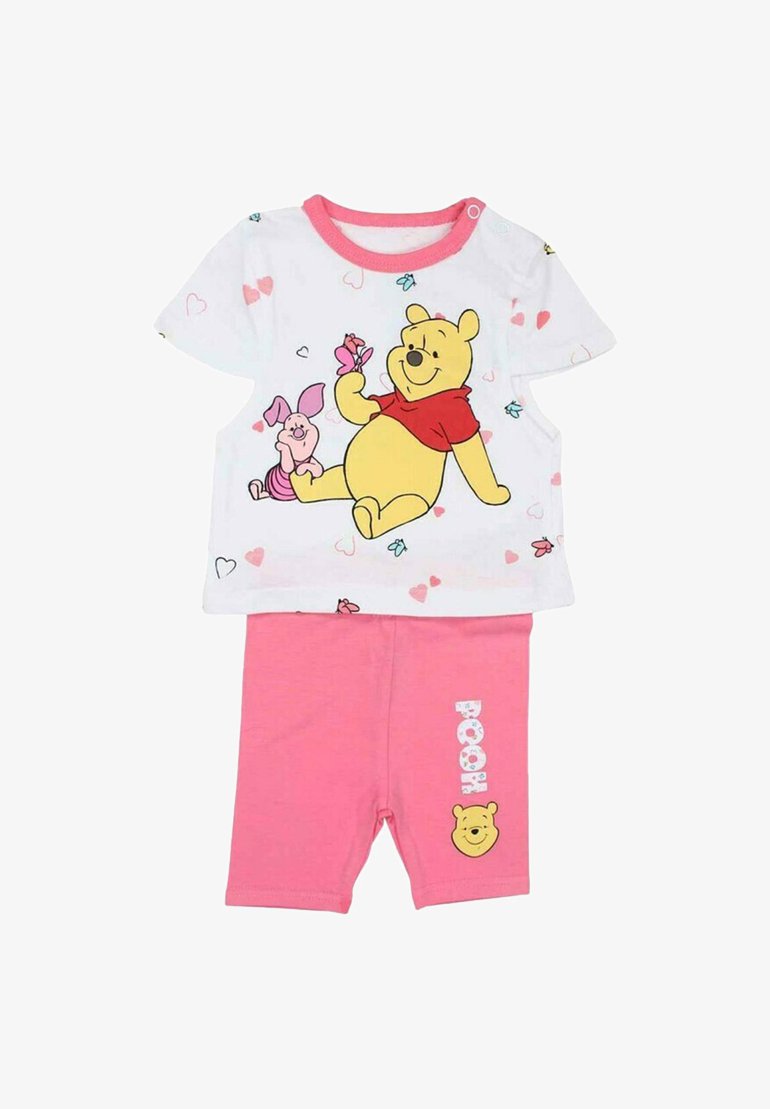 Ensemble pour enfants en coton comprenant un T-shirt blanc orné de Winnie l'Ourson et Porcinet, agrémenté de cœurs roses ; associé à un short rose.
