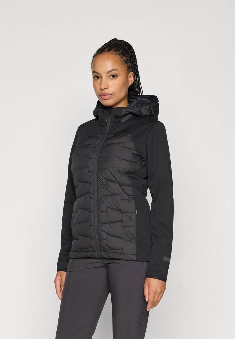 Schwarze Jacke mit einem gepufften Vorderteil, figurschmeichelndem Schnitt und Kapuze. Strukturierten Bereiche stehen im Kontrast zu glattem Stoff. Mit Reißverschluss vorn und elastischen Bündchen.