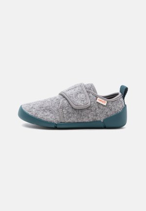 Superfit VENTI BAREFOOT - Παντόφλες - grau