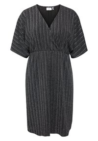 Svart klänning med korta ärmar och V-ringning. Har ett texturerat mönster av vertikala silverränder. Elastisk midjeband för bra passform.
