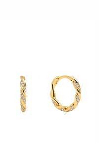 Goldene, gedrehte Creolen mit klaren Edelsteinen entlang der Windungen, die ein glänzendes, metallisches Finish und ein komplexes Design zeigen.
