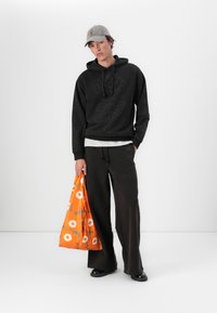 Marimekko SANOMA VIHKIRUUSU PLACEMENT UNISEX - Sportska majica - dark brown/grey