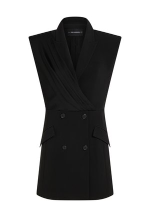 Blazer preto sem mangas com um design envolvente, apresentando tecido drapeado, botões duplos e bolsos com aba para detalhe.