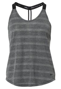 Débardeur de sport pour femme Nike gris avec fines rayures horizontales et bretelles dos nageur noires.