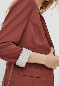 Vero Moda Blejzr - brown