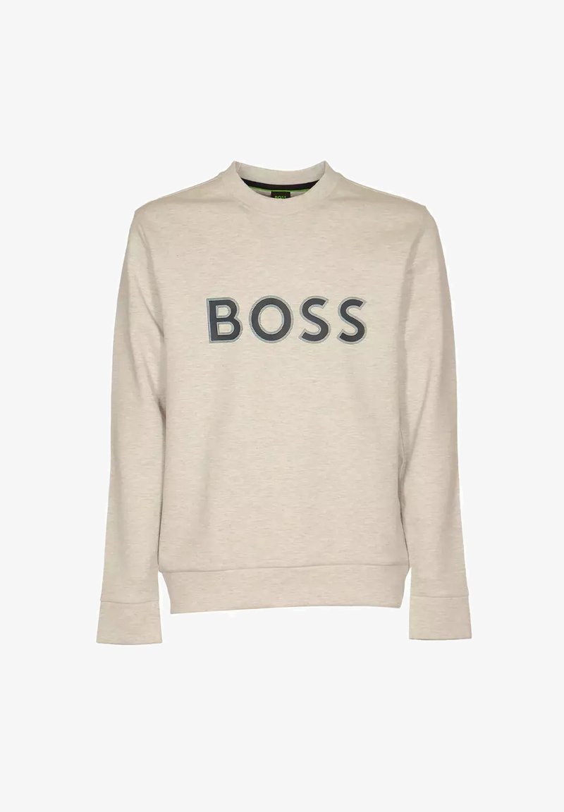 Sweat-shirt beige à manches longues avec un col rond et un grand texte "BOSS" gris foncé centré sur le devant.