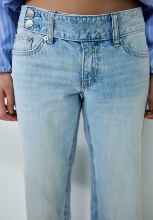 Stradivarius, LOW-WAIST STRAIGHT-LEG HAMMER-LOOP JEANS - Jeans Relaxed Fit - mottled royal blue