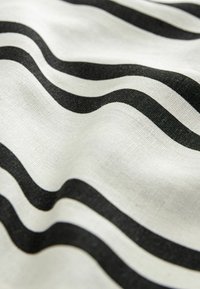 Next SLEEVELESS - Bluse - white black stripe