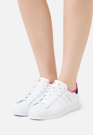 adidas Originals, Baskets basses - pink