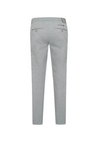 Lichtgrijze slim-fit broek met riemlussen en twee achterzakken, waarvan één met knoopsluiting, getoond vanuit de achterzijde.