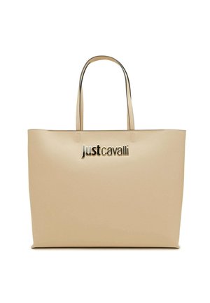 Borsa a tracolla in finta pelle beige con due manici. Presenta un logo metallico ben visibile "Just Cavalli" sulla parte anteriore. Texture liscia, forma rettangolare.