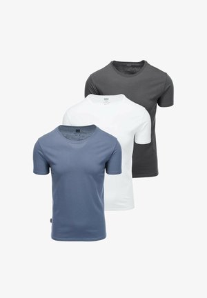 Trzy koszulki z krótkim rękawem w kolorze ciemnoszarym, białym i jasnoniebieskim. Wykonane z bawełny o gładkiej fakturze i klasycznym dekolcie typu crew neck.