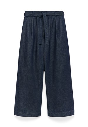 Culottes en denim foncé avec une coupe large, dotées d'une taille ceinturée et d'une texture subtile. Le tissu présente une finition lisse.