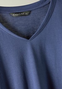 V-NECK RICH - Camiseta básica - blue