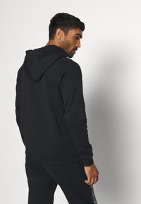 Under Armour RIVAL HOODIE - Sweatjakke - black/onyx white