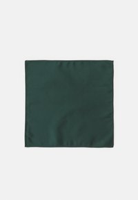 Tissu satin rectangulaire vert foncé, texture lisse, surface légèrement brillante, avec des bords nets et sans motifs ni embellissements visibles.