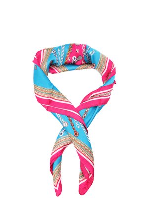 Foulard di seta con base turchese, strisce rosa e un motivo a catena. Texture liscia, legato a forma di nodo, colori vivaci.
