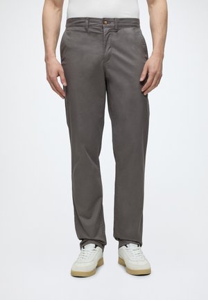 GANT REG CLASSIC CHINOS - Chinos - dusky anthracite