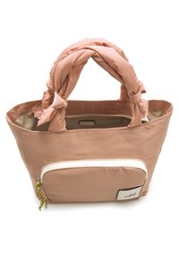 Sac fourre-tout en nylon rose avec poignées nouées, une poche zippée blanche sur le devant et une texture lisse. Intérieur spacieux pour le rangement.