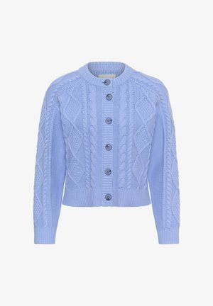 Gaiši zils kardigans ar teksturētiem kabelīšu adījuma rakstiem, apaļu kakla izgriezumu un sešām pogām priekšpusē. Ribota apkakle un apakšmala.