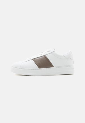Emporio Armani, Baskets basses - white/walnut