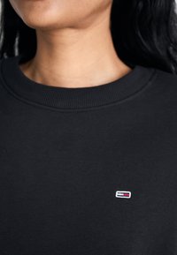 Tommy Jeans FLAG CREW - Sweatshirt - black