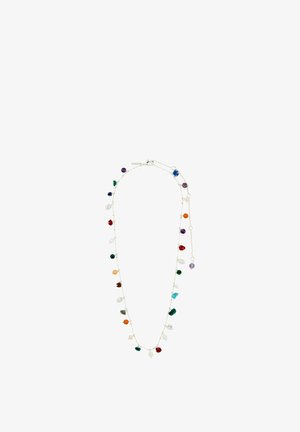 Silberne Halskette mit mehrfarbigen Perlen in verschiedenen Formen, darunter Tropfen- und runde Formen, mit einer verstellbaren Länge für Vielseitigkeit.