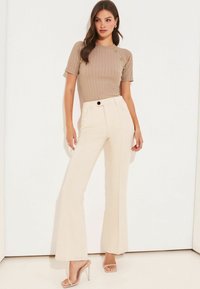 Lipsy CREW NECK SHORT SLEEVE - T-shirt print - camel