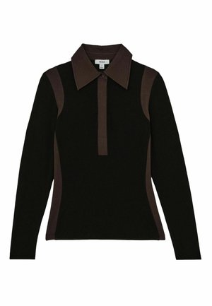Sort langermet polo skjorte med en kontrasterende brun krave og sidelapper. Stoffet virker glat med et tætsiddende design.