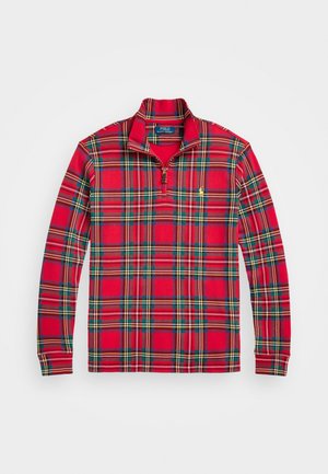 Roter Tartanmuster-Pullover mit langen Ärmeln, Viertel-Reißverschluss, Stehkragen und kleinem gesticktem Logo auf der linken Brust.