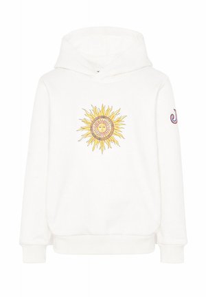 Biała bluza z kapturem z żółtym wzorem słońca z twarzą na środku z przodu oraz wielokolorową literą na prawym rękawie.