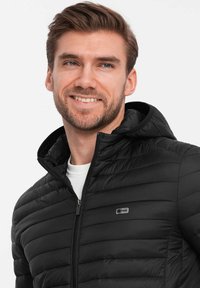 Ombre Välikausitakki - black