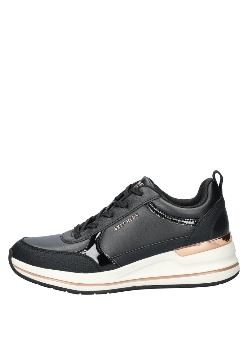 Scarpa sportiva nera in pelle sintetica liscia con dettagli in vernice. Presenta una punta testurizzata e un accento sul tallone in oro rosa metallico.