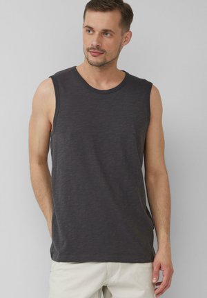 Dunkelgraues ärmelloses Tanktop aus weichem Baumwollstoff, mit Rundhalsausschnitt und einem dezenten Logodetail auf der Brust.