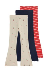 Tres pares de leggings: beige con estampado de cerezas, azul marino y con rayas rojas. Todos tienen dobladillos acampanados y cinturas elásticas.