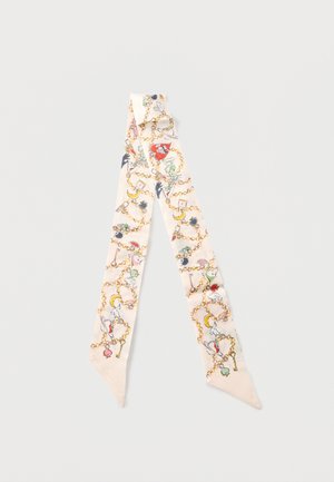 Kremo šal z vzorcem zlate verige, prepleten z barvitimi simboli, kot so ustnice, meseci, ključi, srca in znaki iz igralnih kart.