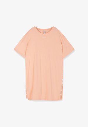 Roze oversized t-shirt van zachte stof, met korte mouwen, een ronde halslijn en satijnen accenten aan de zijkanten voor detail.