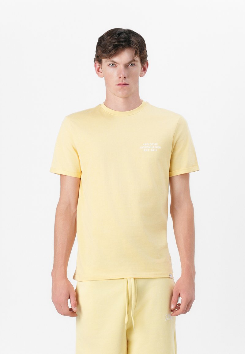 Les Deux T-shirt basic lichtgeel Les Deux T-shirt basic lichtgeel