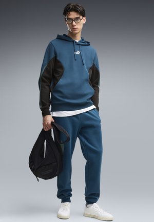 Puma, ESSENTIALS COLOURBLOCK HOODIE UNISEX - Kapuzenpullover - midnight petrol