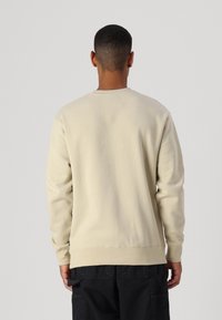 HUF TRIPLE TRIANGLE CREWNECK UNISEX - Sportska majica - stone