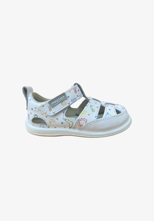 Sandalia blanca para niño pequeño con estampados coloridos de temática espacial, puntera cerrada y correa de velcro con la etiqueta "zapyflex" sobre fondo blanco.
