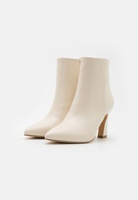 Madden Girl SPIN - High heeled ankle boots - white paris