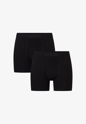 Zwei schwarze Herrenboxershorts mit gebrandetem Bund, dargestellt vor weißem Hintergrund.