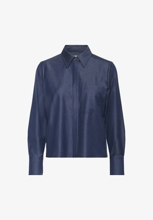 Hosszú ujjú sötétkék farmering hegyes gallérral, rejtett gombokkal, mellzsebével és gombos csuklóval.