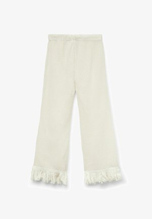 Brede gebreide broek in roomkleur met elastische tailleband en franjes langs de zoom.