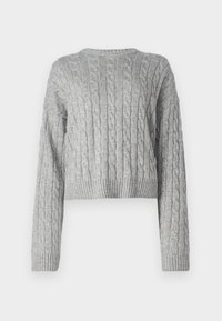 Pull court gris à torsades, manches longues, encolure ronde, poignets et bord à côtes. Texture douce avec un motif détaillé.