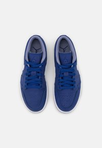 Jordan AIR 1 SE - Sapatilhas - deep royal blue/white/iron purple
