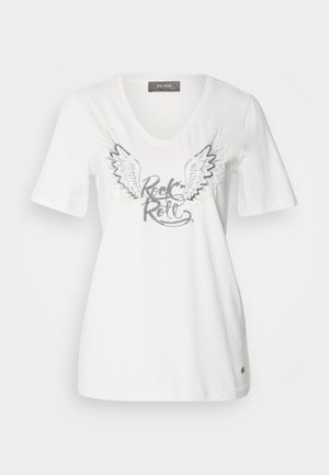 Camiseta de algodón blanca con escote en V que presenta alas plateadas y el texto "Rock & Roll" en un acabado metálico. Mangas cortas y corte relajado.