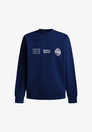 Sudadera azul marino con cuello redondo, puños acanalados y dobladillo. Presenta los logotipos "AUTÉNTICO EQUIPO DE CARRERA" y "Red Bull RACING" en blanco.