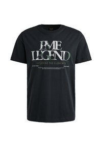 Čierne bavlnené tričko s krátkymi rukávmi, na ktorom sa nachádzajú veľké biele a zelené nápisy: "PME LEGEND" a "EXPLORING THE ELEMENTS".